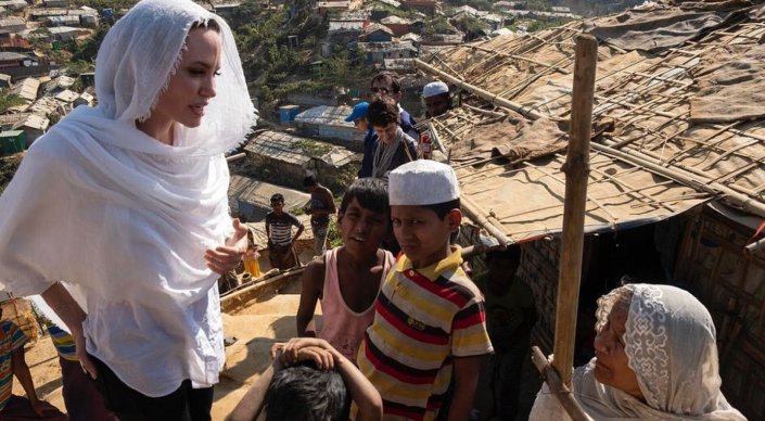 Анджелина Джоли рохинджа мұсылмандарының лагеріне барды  