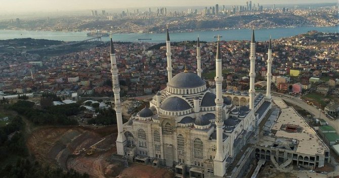 В Стамбуле открылась самая большая в мире мечеть 