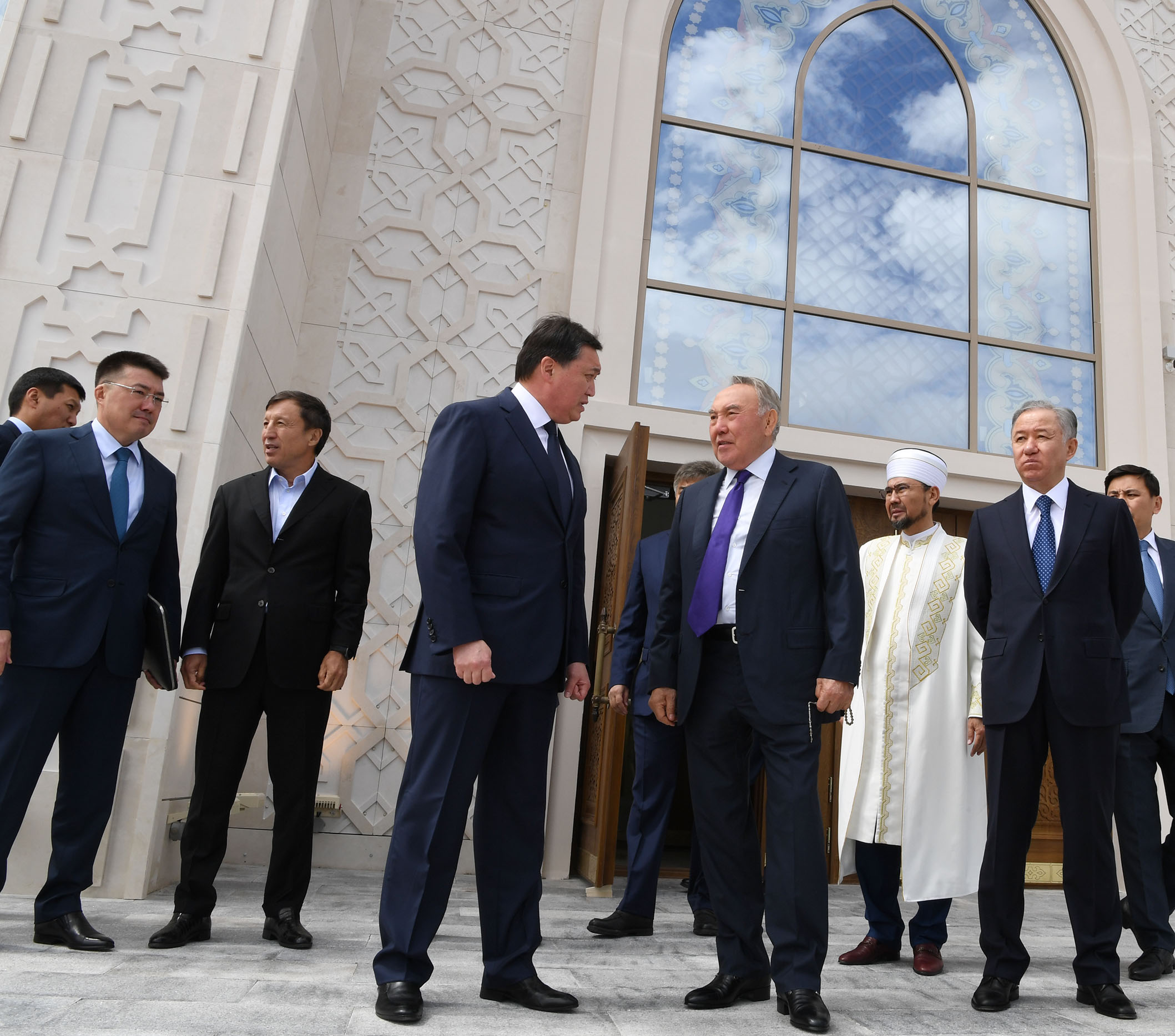 Первый Президент Казахстана посетил новую столичную мечеть