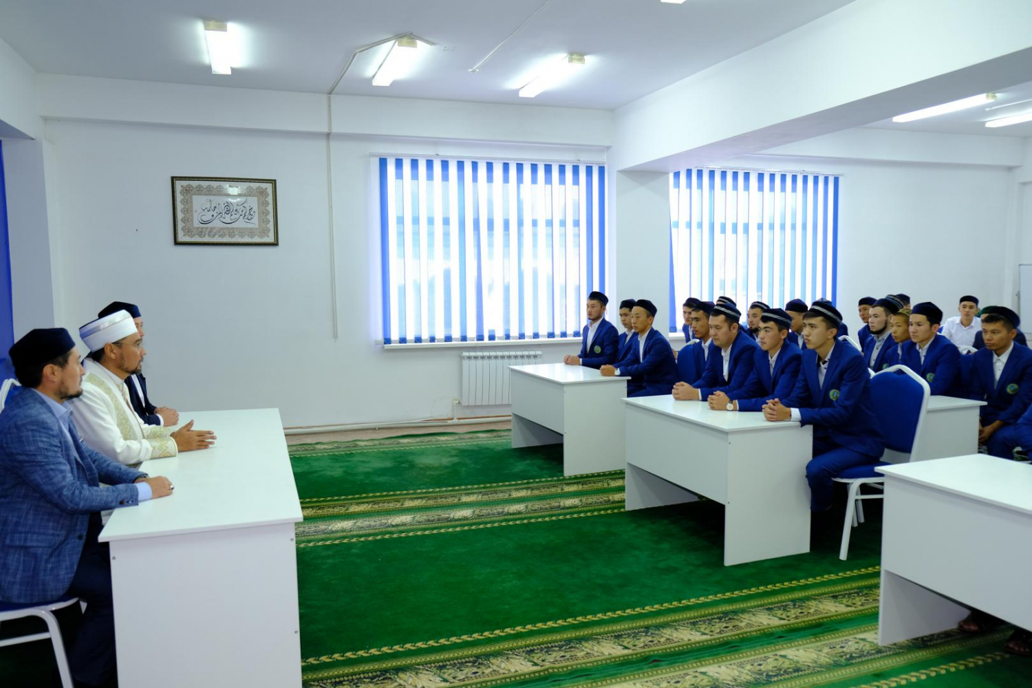 Серікбай қажы Ораз медресе шәкірттерімен кездесті