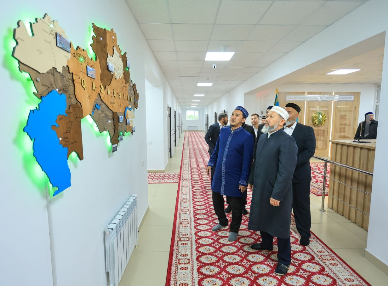 ПРЕДСЕДАТЕЛЬ ДУМК ОСМОТРЕЛ НОВОЕ ЗДАНИЕ МЕДРЕСЕ-КОЛЛЕДЖА