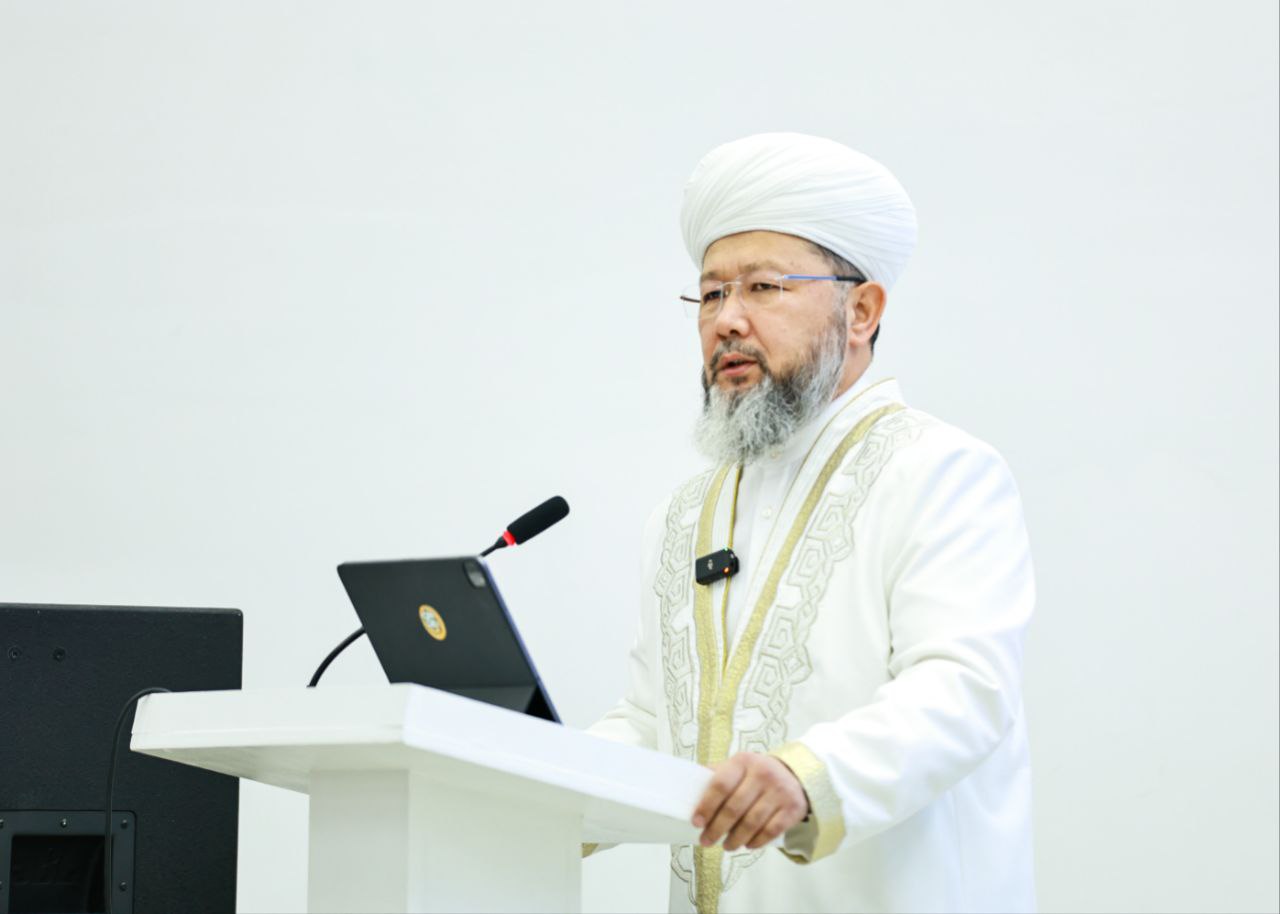 БАС МҮФТИ РЕСПУБЛИКАЛЫҚ КОНФЕРЕНЦИЯДА БАЯНДАМА ЖАСАДЫ (ФОТО)