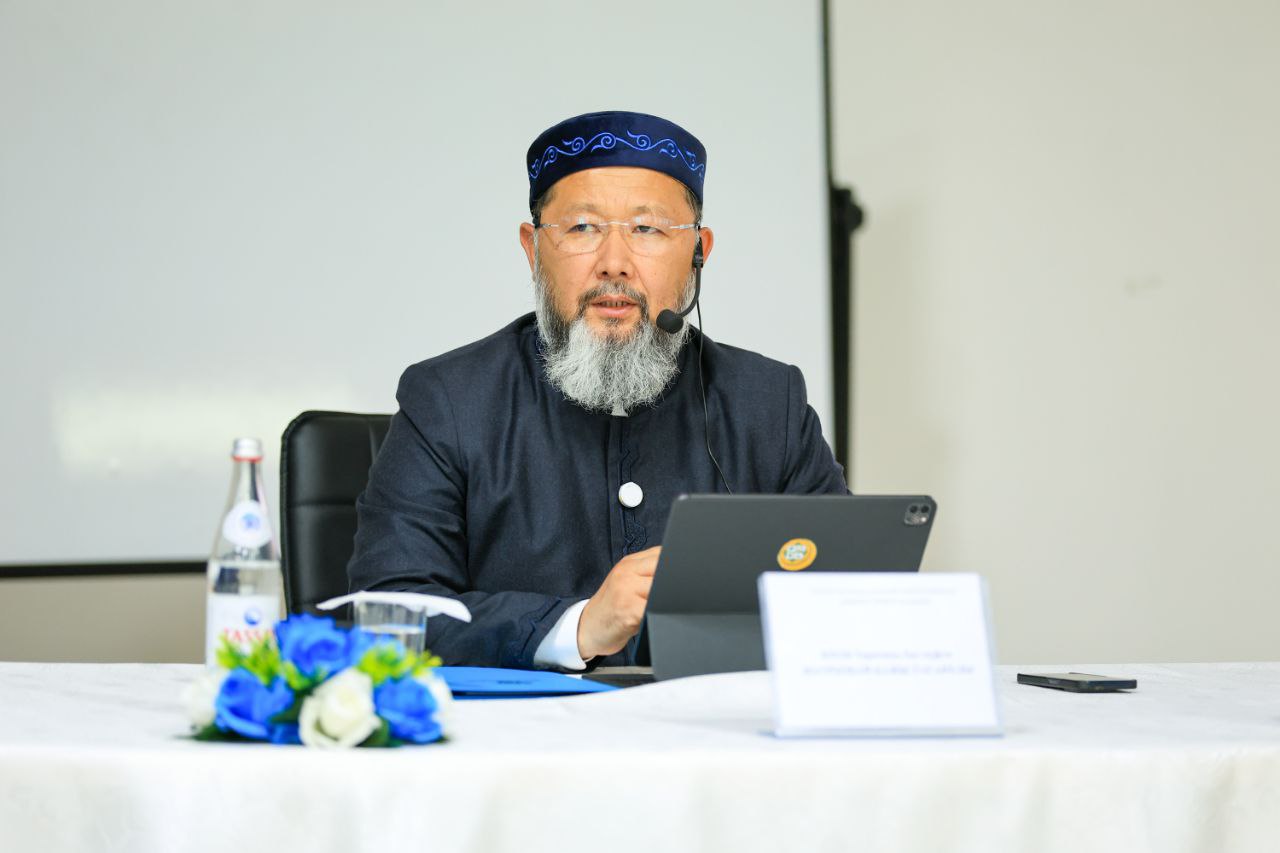 БАС МҮФТИ ШЫМКЕНТ МЕДРЕСЕ ШӘКІРТТЕРІНЕ ДӘРІС ОҚЫДЫ