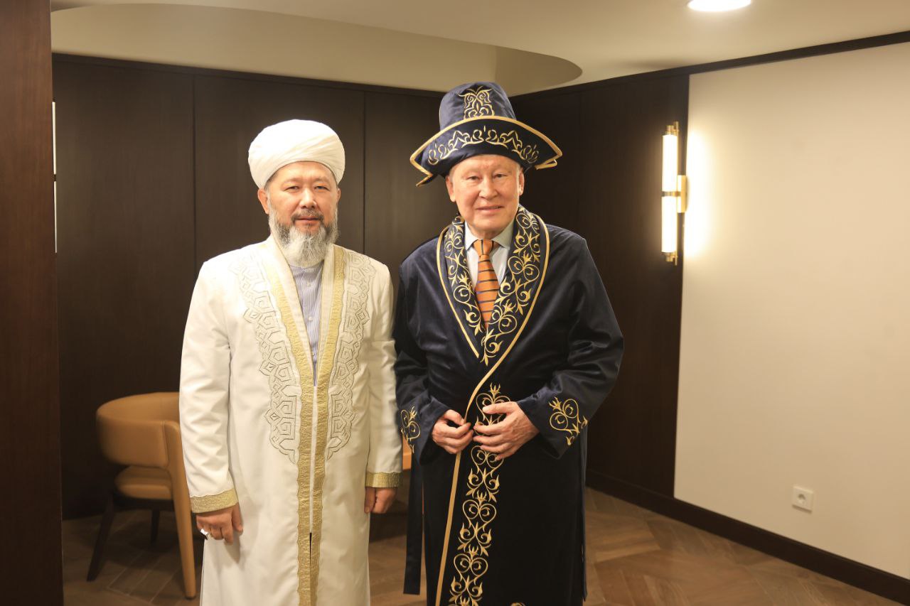 ВЕРХОВНЫЙ МУФТИЙ ПОЗДРАВИЛ АКАДЕМИКА АСКАРА ДЖУМАДИЛЬДАЕВА С 70-ЛЕТНИМ ЮБИЛЕЕМ