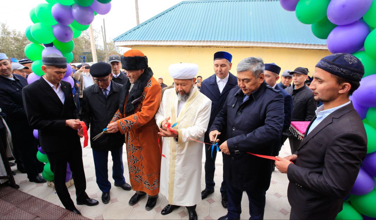 ВЕРХОВНЫЙ МУФТИЙ ПРИНЯЛ УЧАСТИЕ НА ОТКРЫТИИ ЦЕНТРА ЧТЕЦОВ КОРАНА В ГОРОДЕ АРАЛ (ФОТО)