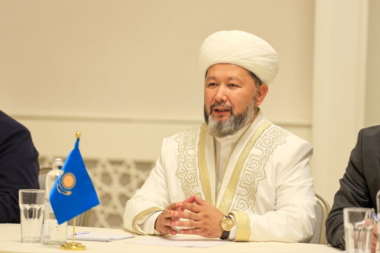 VIII СЪЕЗ АЯСЫНДА ҚМДБ МЕН БАӘ ӨКІЛДЕРІ АРАСЫНДА РЕСМИ КЕЗДЕСУ ӨТТІ