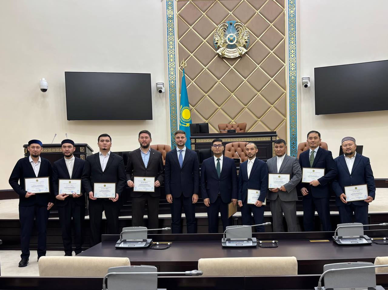 ҚМДБ ҚЫЗМЕТКЕРЛЕРІ СЕНАТ АППАРАТЫ БАСШЫСЫНЫҢ  АЛҒЫС ХАТЫМЕН МАРАПАТТАЛДЫ