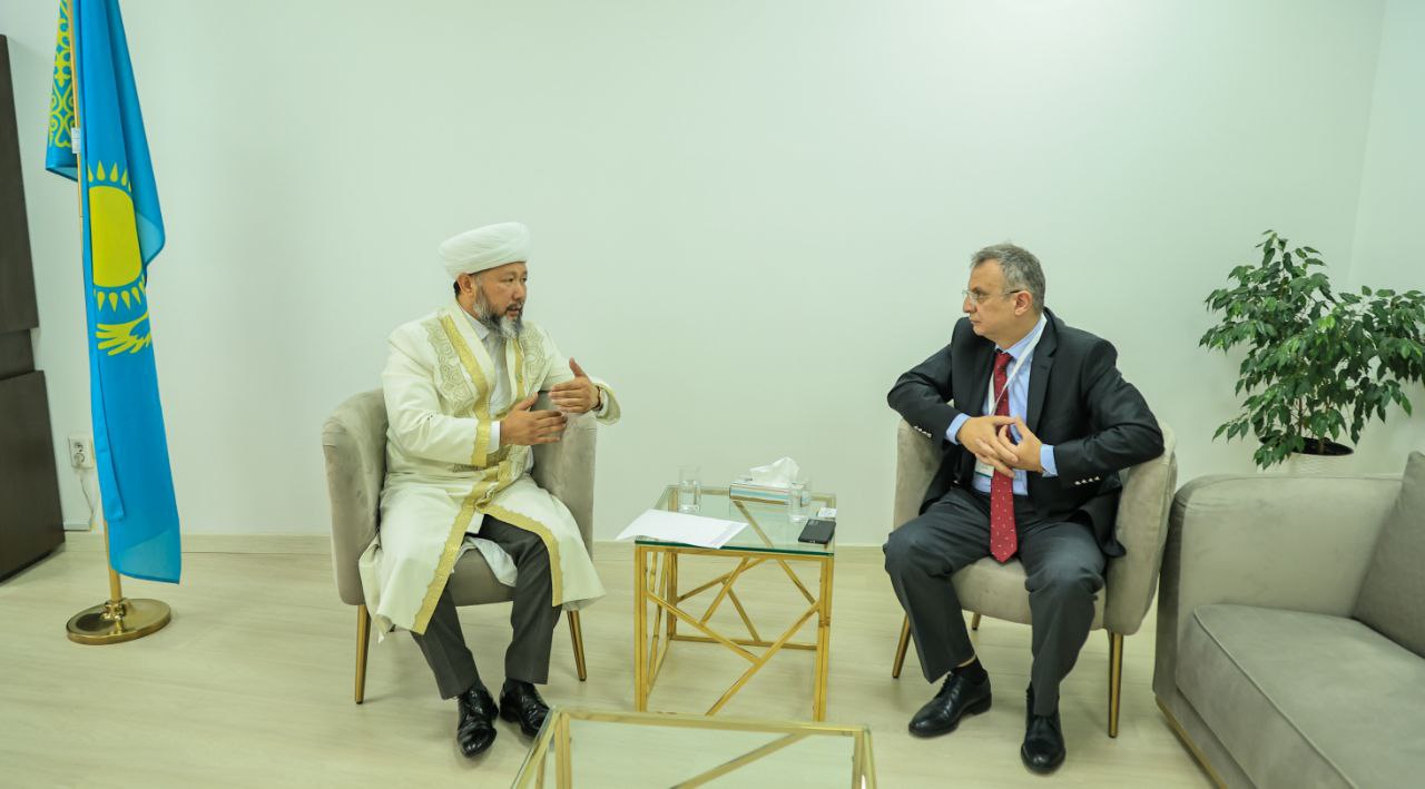 ВЕРХОВНЫЙ МУФТИЙ ВСТРЕТИЛСЯ С ПРЕДСТАВИТЕЛЕМ ОРГАНИЗАЦИИ IRCICA