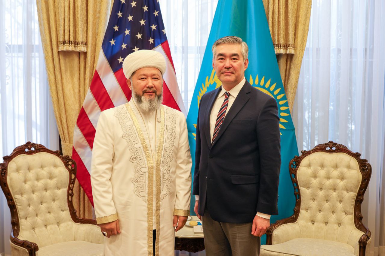 ВЕРХОВНЫЙ МУФТИЙ ВСТРЕТИЛСЯ С ПОСЛОМ КАЗАХСТАНА В АМЕРИКЕ