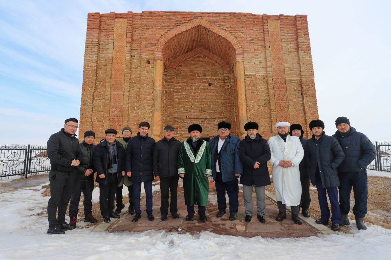 Анна Кастерованың порно фотосуреттерін қараңыз Үш жігіт кіреберісте қатты ұрысты