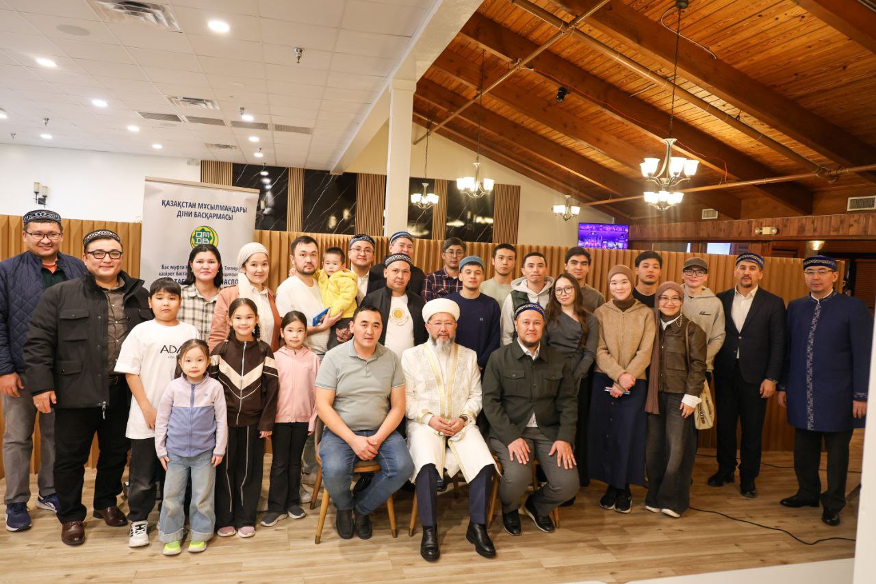 БАС МҮФТИ ТЕХАС ШТАТЫНДАҒЫ ХЬЮСТОН ҚАЛАСЫНДА ОТАНДАСТАРМЕН ЖҮЗДЕСТІ