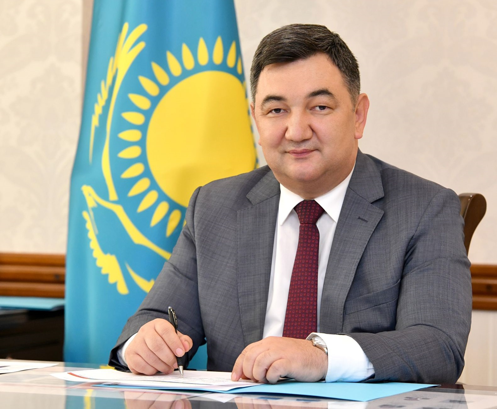 МИНИСТР ҚМДБ ТӨРАҒАСЫН ҚҰРБАН АЙТПЕН ҚҰТТЫҚТАДЫ