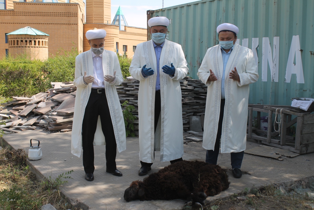 Павлодар: «Мәшһүр Жүсіп» мешітінде құрбан шалды