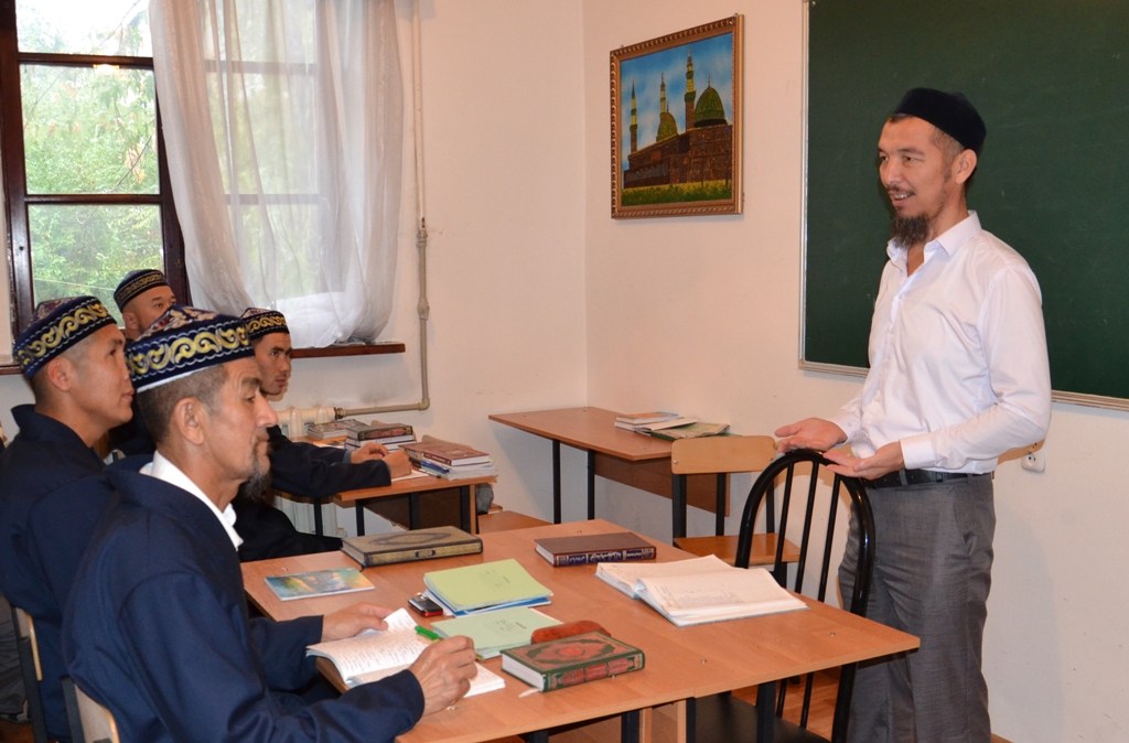 Порно белбеуді ұру