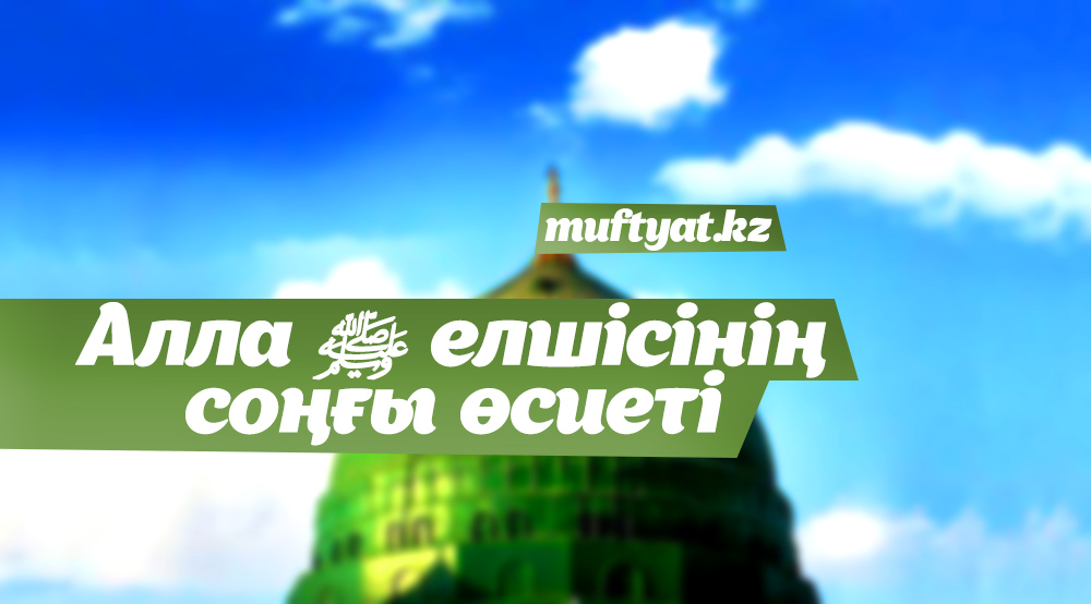 Әйелдің емізіктерін соратын эротикалық фотосурет